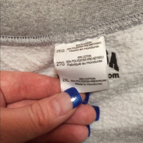 Sweetshirt - Picture 1 of 2